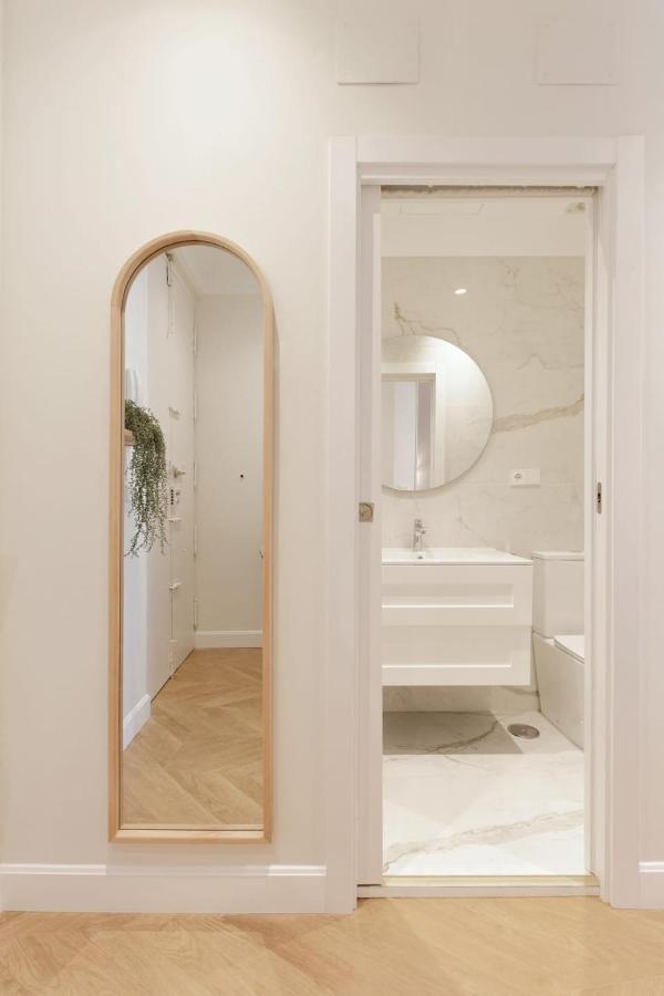 Deluxe Apartment Near Gran Via Madrid Buitenkant foto